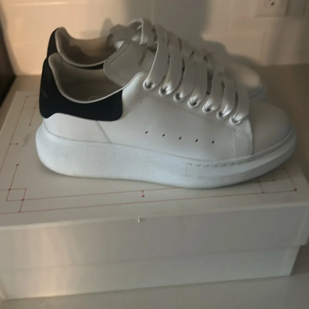 Alexander McQueen alexander mcqueen